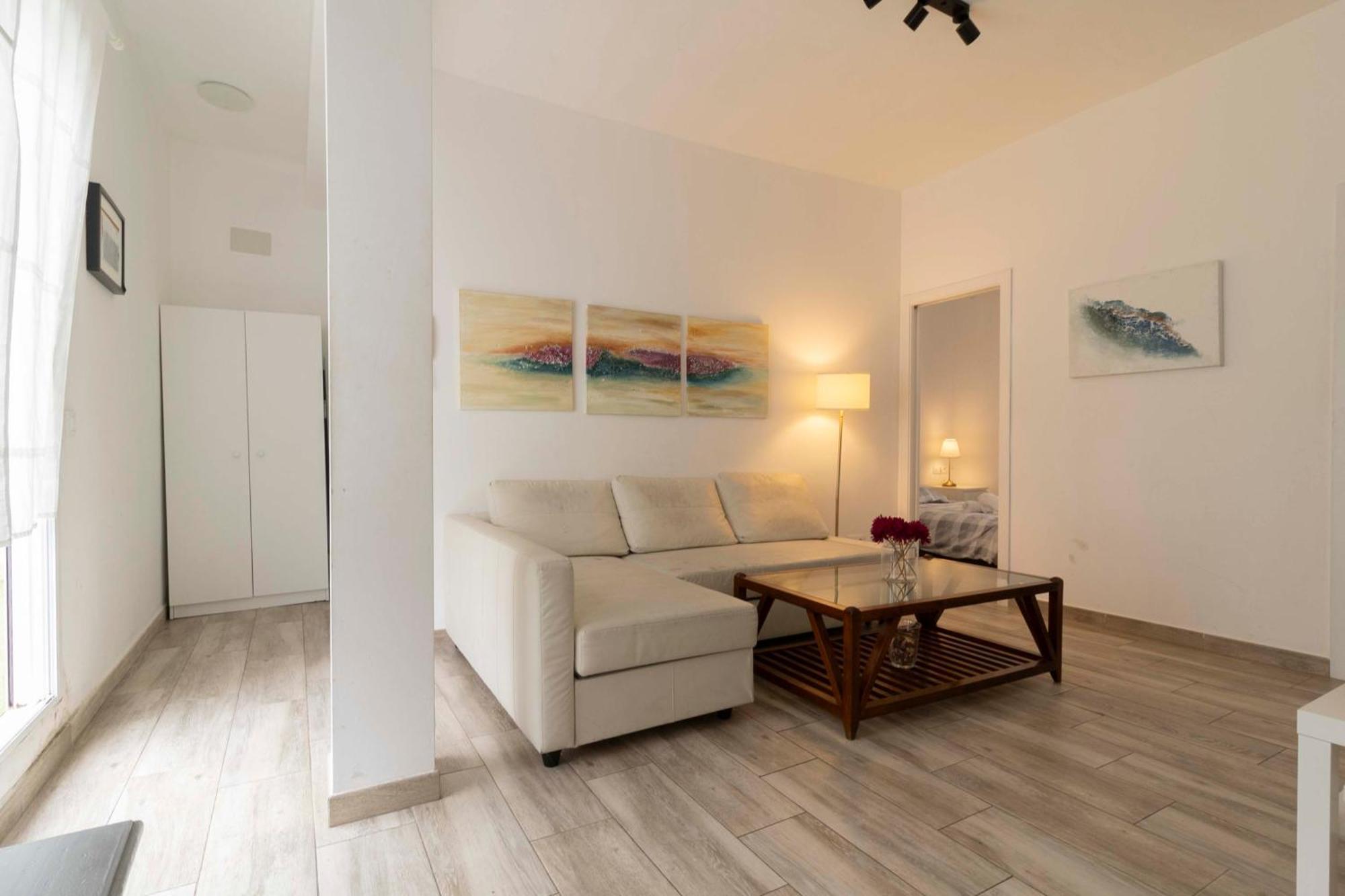 Apartamentos Los Remedios Seville Exterior photo